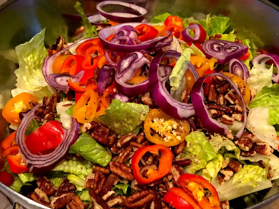 Salad with pecan|Marnelli Dela Cruz Hollandさん