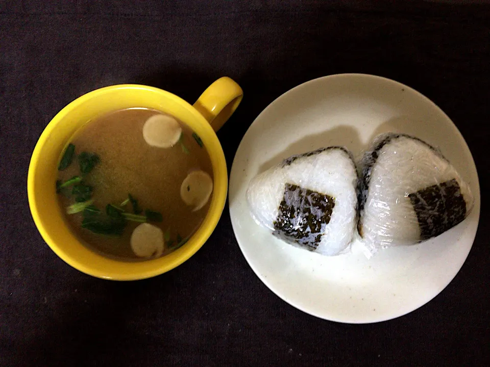 おにぎり•味噌汁|ばーさんさん