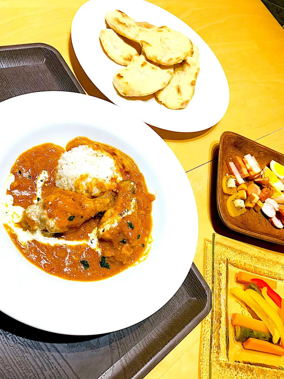 バターチキンカレーとナン|ひとみさん