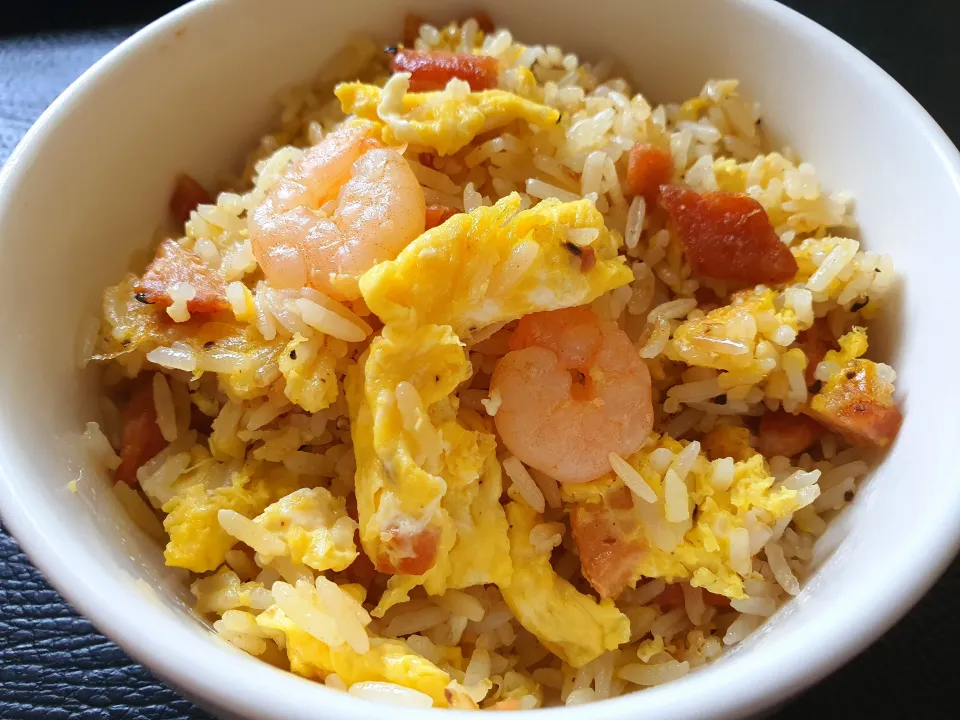 Garlic fried rice scrambled eggs. luncheon meat and prawns 💗StayHomeLunch💗WFH lunch💗|🌷lynnlicious🌷さん