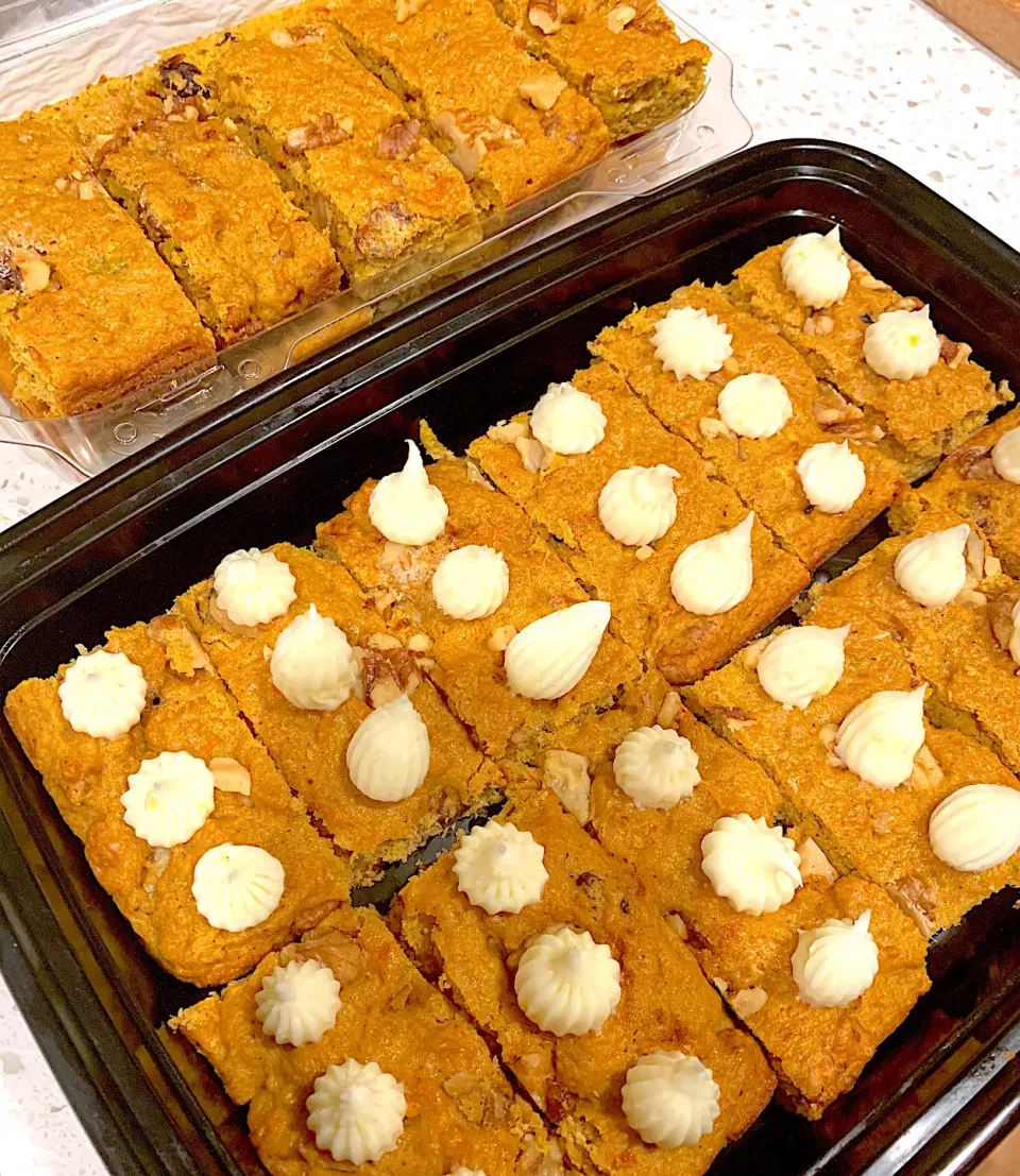 Carrot walnut bars with lemonkisses icing from the pulped juice i extracted this morning.|🌺IAnneさん