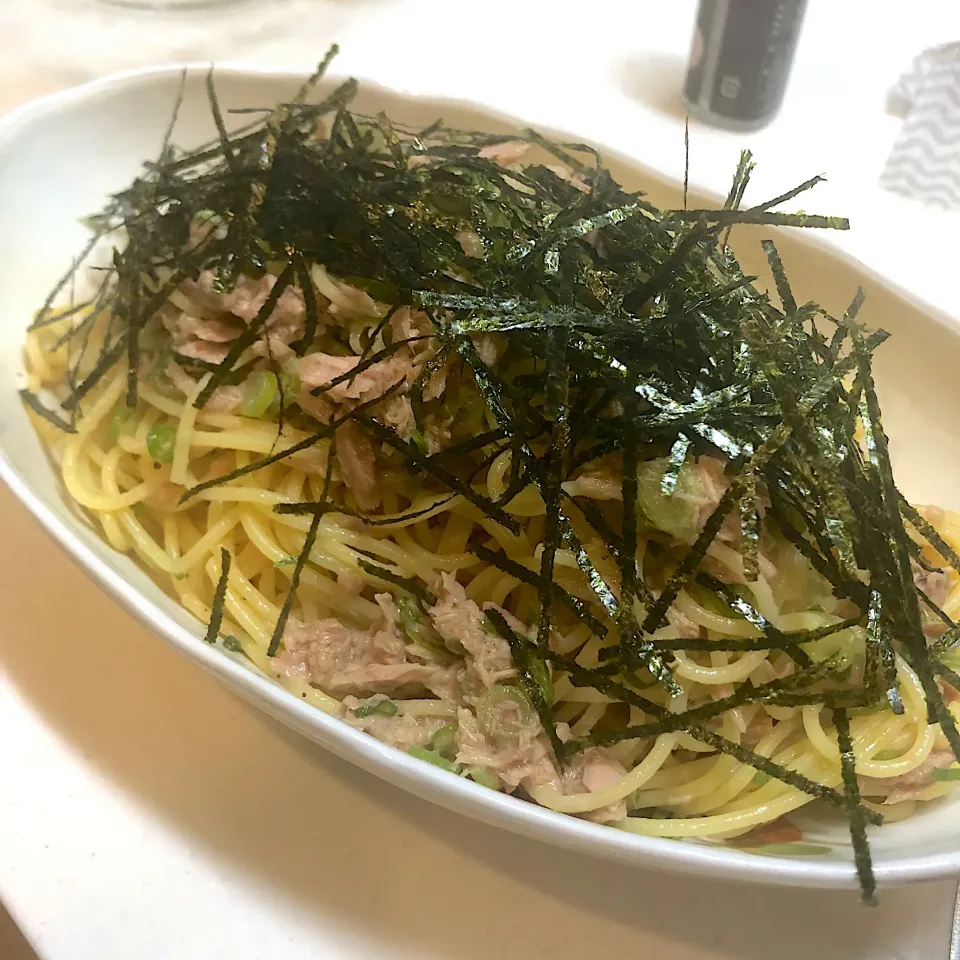 Snapdishの料理写真:簡単美味しい🍝ツナとネギの和風パスタ|harucaさん