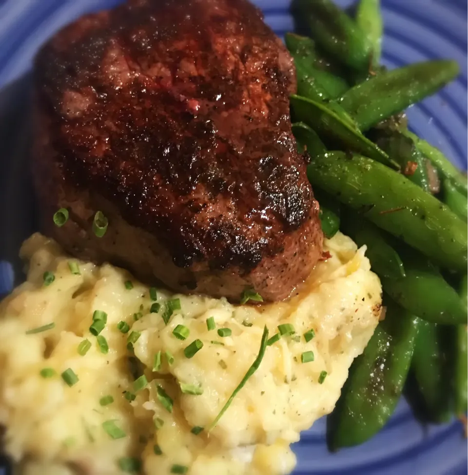 Snapdishの料理写真:Pan roasted filet, Parmesan mashed potatoes & sugar snap peas with shallots.|Liesel Ryanさん