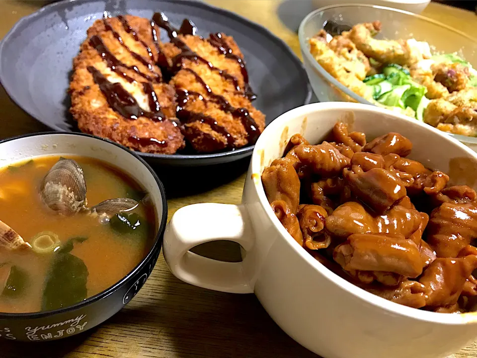 🌸なごや晩ご飯〜❗️もつの味噌煮丼🍖味噌チキンカツ🐓|おひるごはんさん