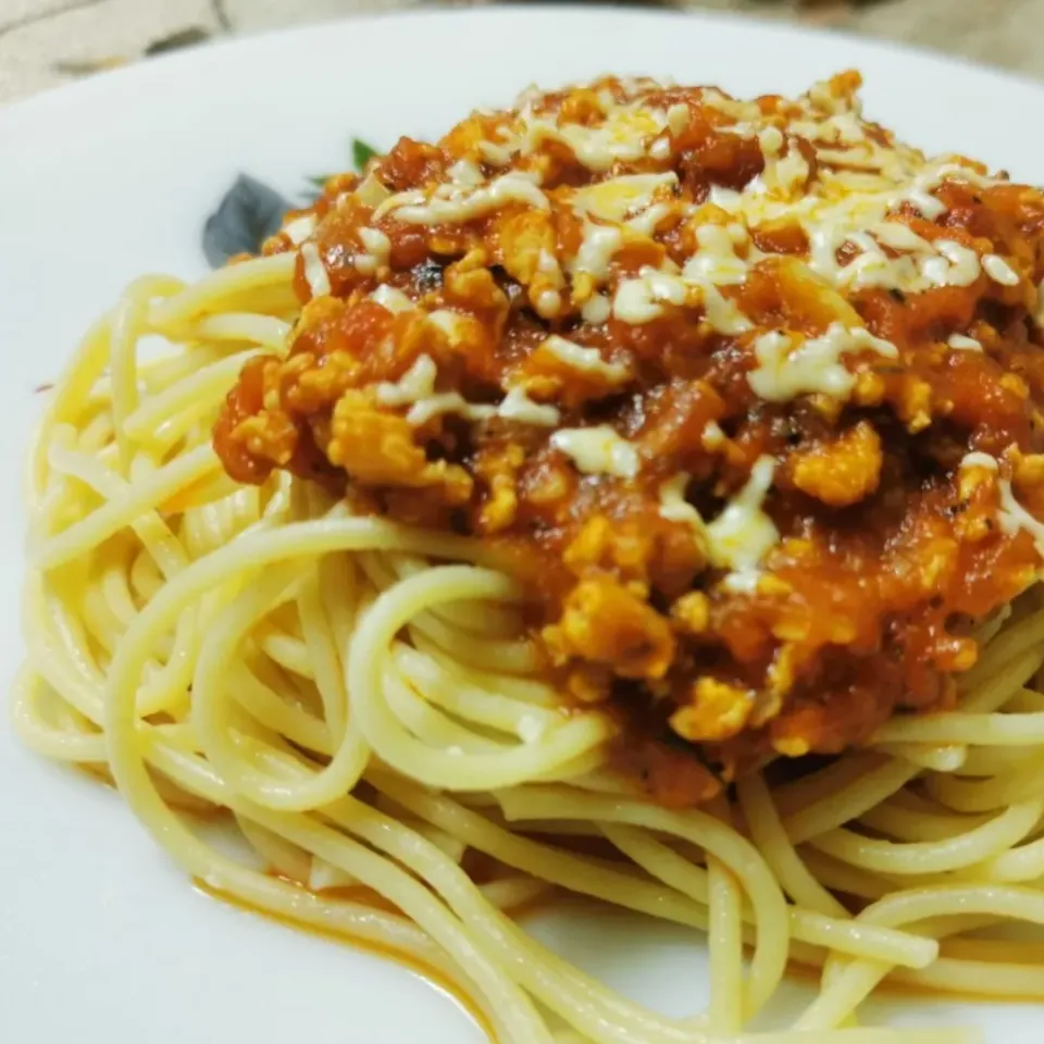 Snapdishの料理写真:Chicken Bolognese Pasta|SaM Kitchenさん