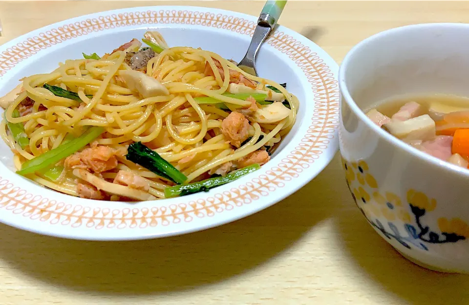 鮭とエリンギ小松菜バター醤油パスタ🍝|harapekoaomushiさん