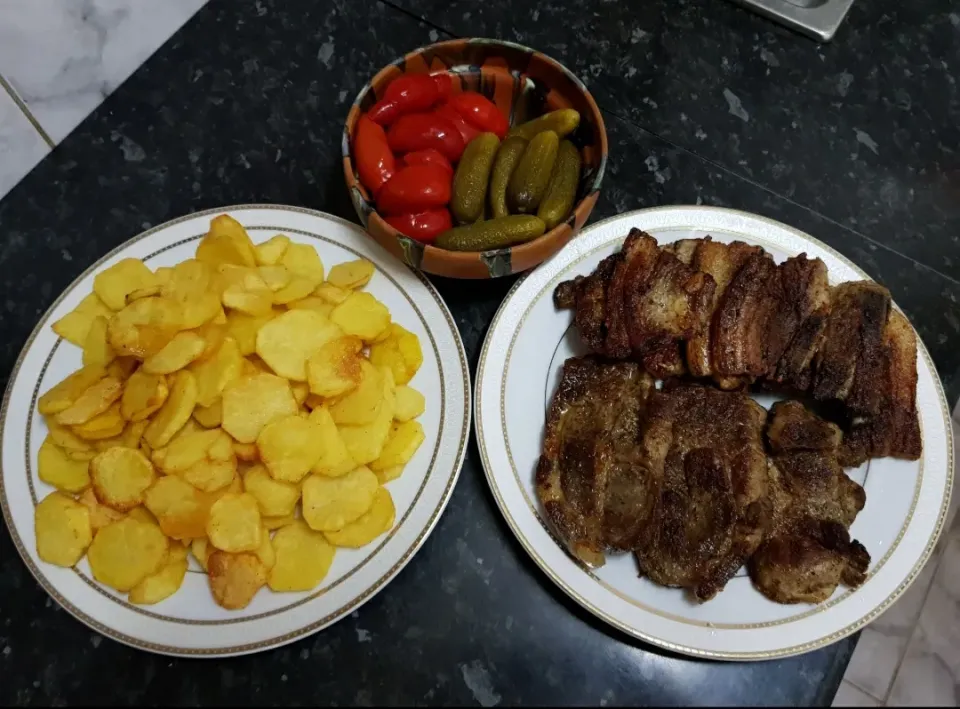 I like this very much...french fries.....grilled meat ....pickles|Ioana Tudoracheさん