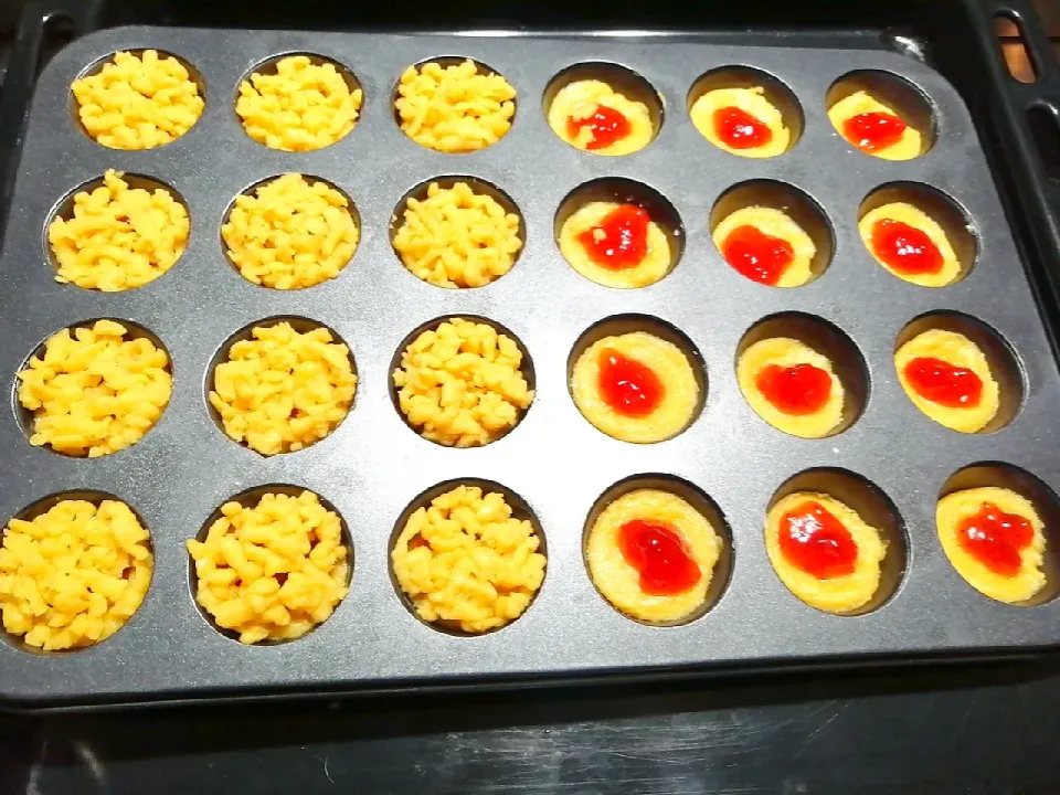 Snapdishの料理写真:Jam tarts|Just meさん