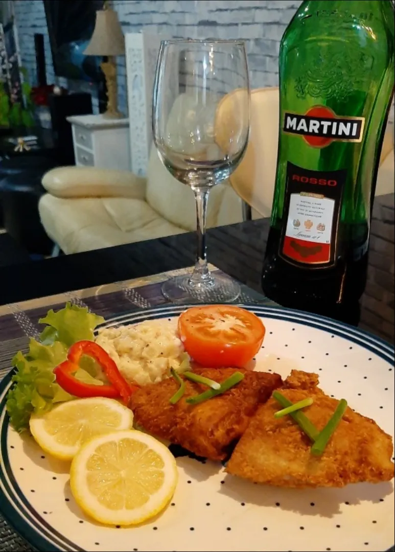 Snapdishの料理写真:Breaded, deep-fried fish fillet|ģřãçîöůşさん