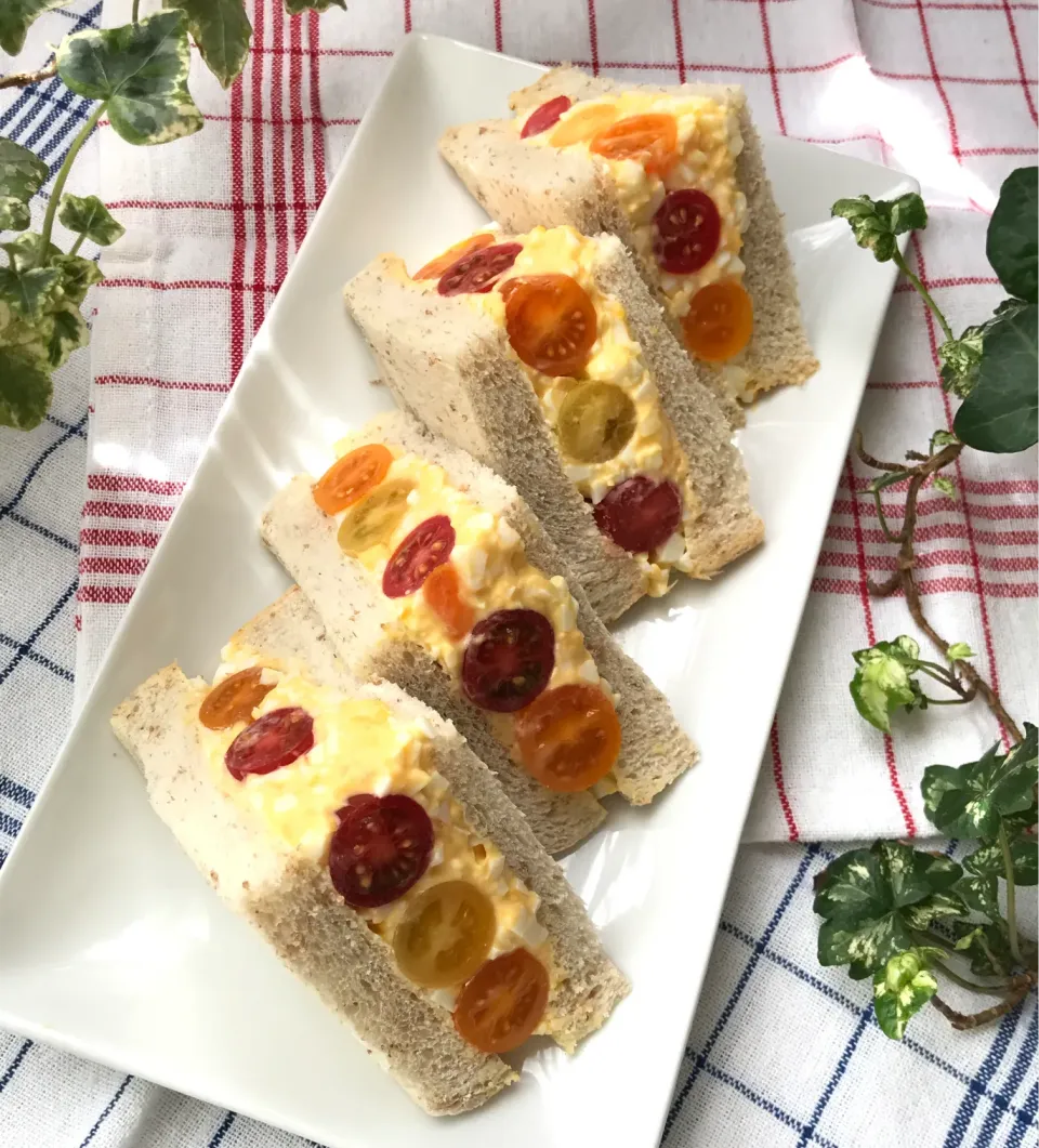 🥪🥚🍅フルーツサンド じゃないよ😊我家のトマトサンド🥪🍅🥚今日はタマゴと一緒のテッパン🥪|Hollyさん