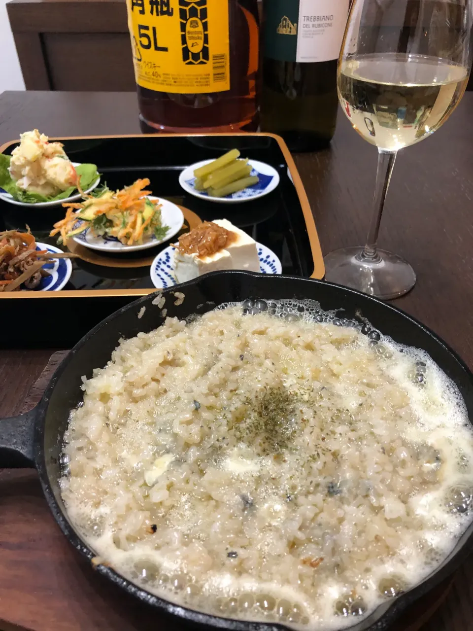 Snapdishの料理写真:5/9 ジュウジュウ楽しんでよー、ゴルゴンゾーラの焼きリゾット&おばんざい盛り合わせコラボ|あーるさん