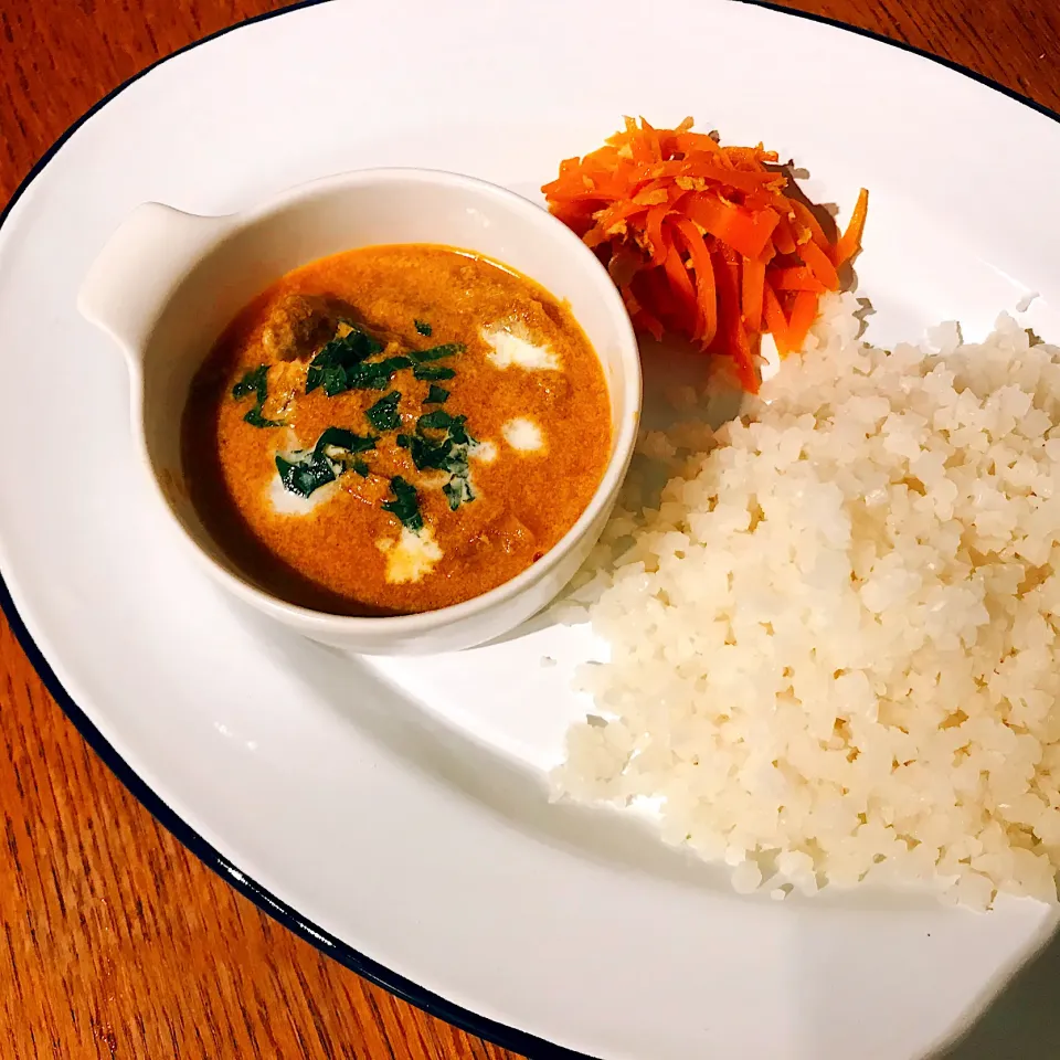 大豆のお肉で バターチキンカレー風 カリフラワーライス添え|ふうりんさん