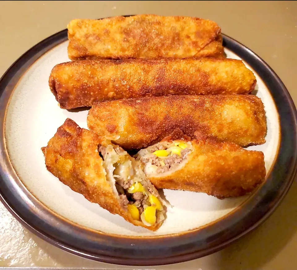 Keke Braggs's dish Shrimp, ground beef, cabbage and corn egg rolls|Kekeさん