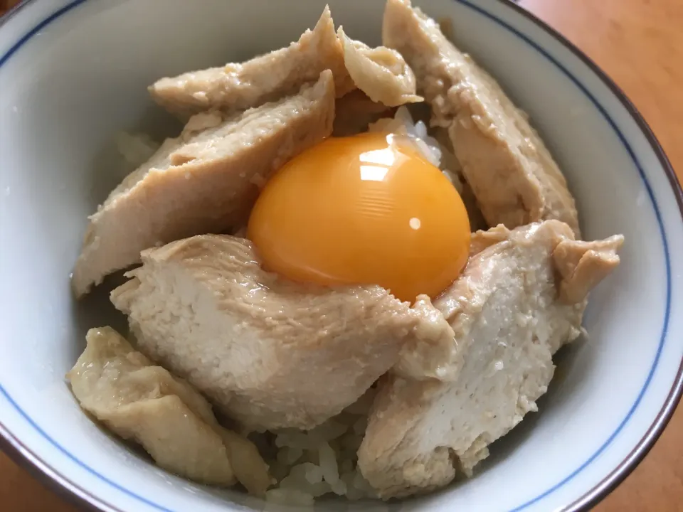 Snapdishの料理写真:鶏むねチャーシュー丼|Sayaさん