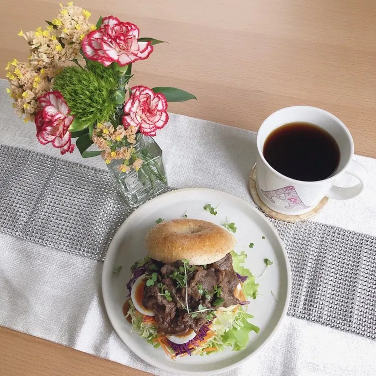 5/9❤︎和牛焼肉&半熟たまご乗せベーグルサンド🥯
お弁当の残り物で…|Makinsさん