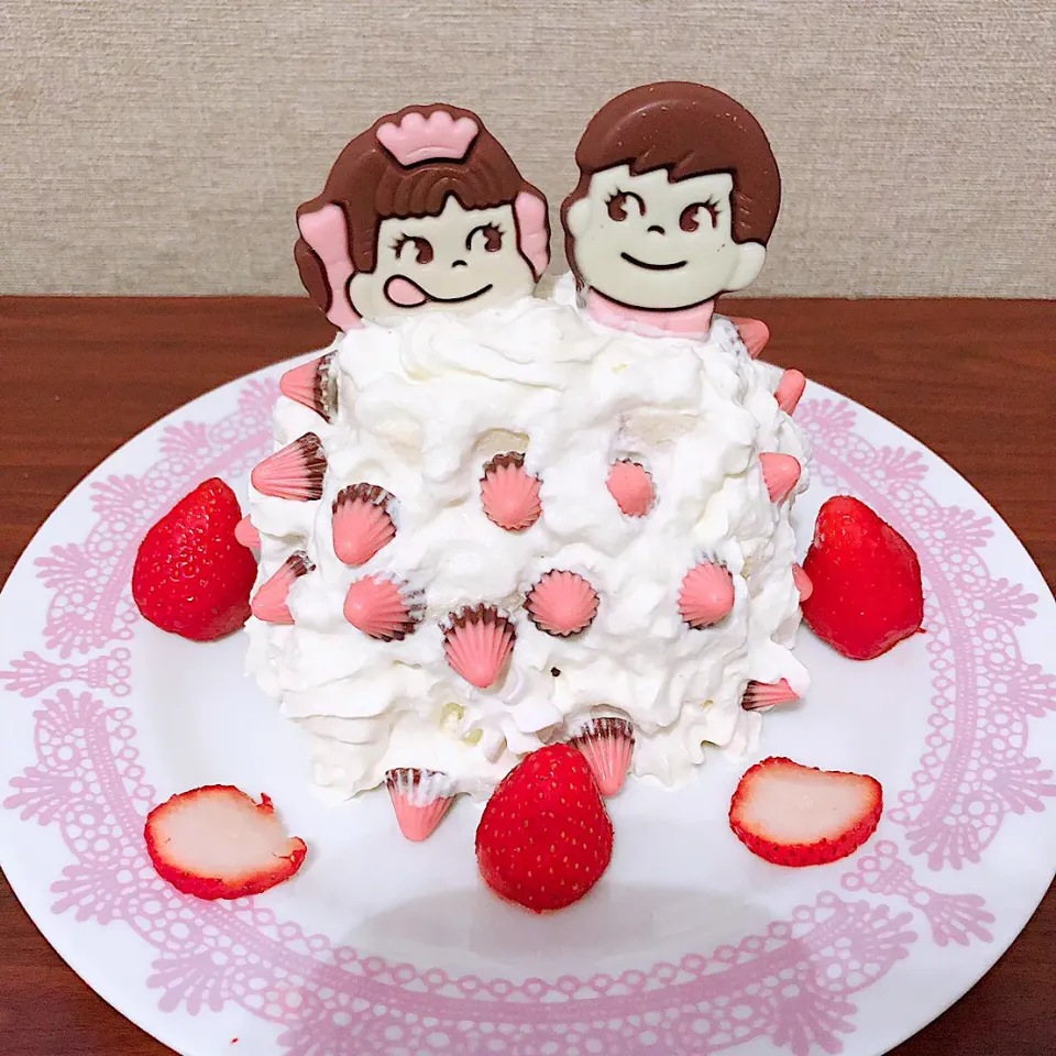 Snapdishの料理写真:⁑Birthday cake🎂⁑今日 お婿ちゃんの誕生日🎉真愛5歳と希愛2歳の孫が作った💕可愛すぎて~❣|yukiさん