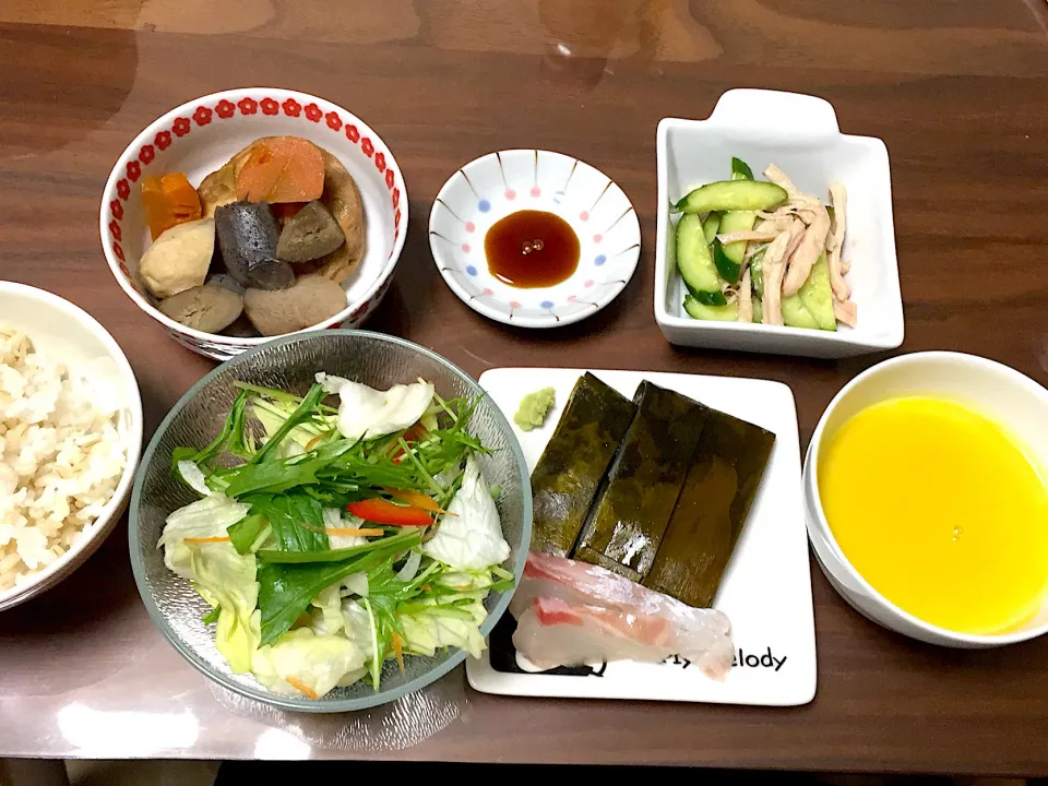 Snapdishの料理写真:カジキの昆布締め 鯛の刺身 新玉サラダ かぼちゃスープ きゅうりと蒸し鶏のからし和え 煮物|おさむん17さん