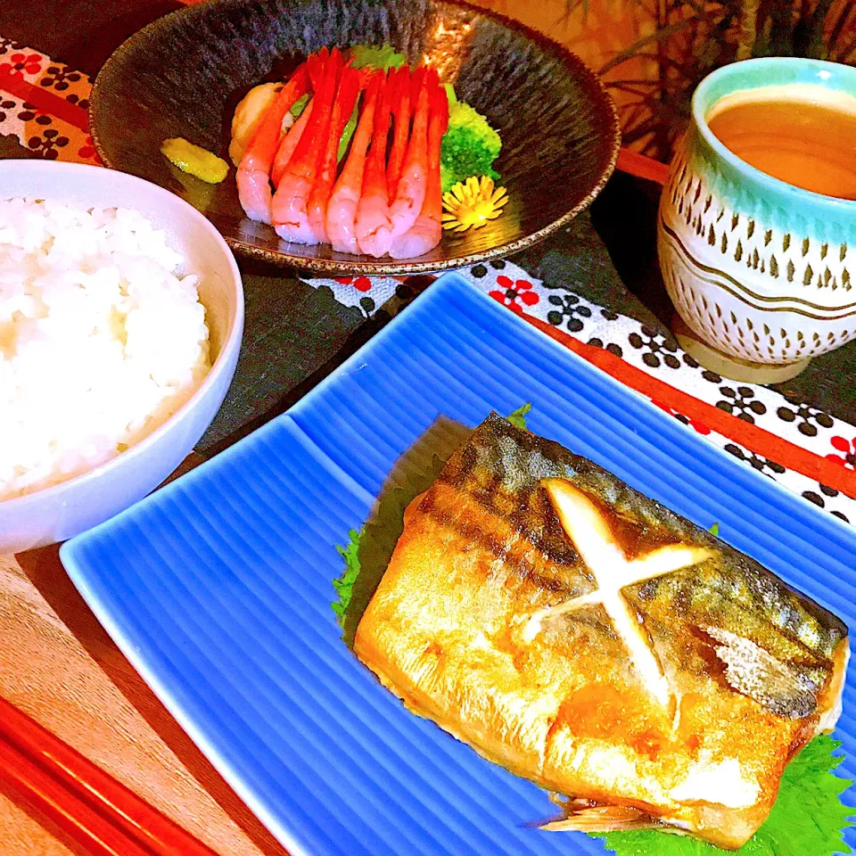 今夜は普通の🐟塩さばと🦐甘エビ   いただきます。😋|Sの食卓さん