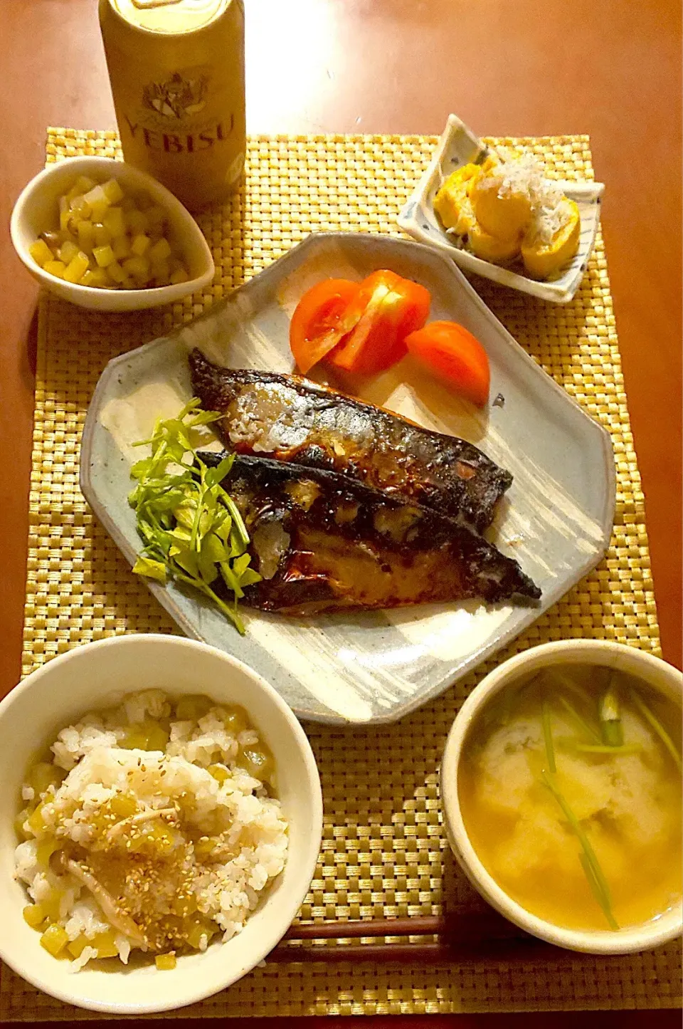 Snapdishの料理写真:Today's dinner🍴ﾌｷとしめじの煮物･しらす出汁巻卵･とろ鯖の照り焼きw/ﾄﾏﾄ・ﾌｷの餅麦炊き込みご飯･芹と新じゃがのお味噌汁|🌈Ami🍻さん