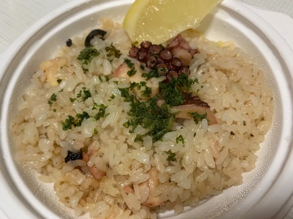 お家でバル！秋田県の道の駅男鹿で買った冷凍！「たこめし」男鹿のたことオリーブの炊き込みご飯！|お家でbar!さん