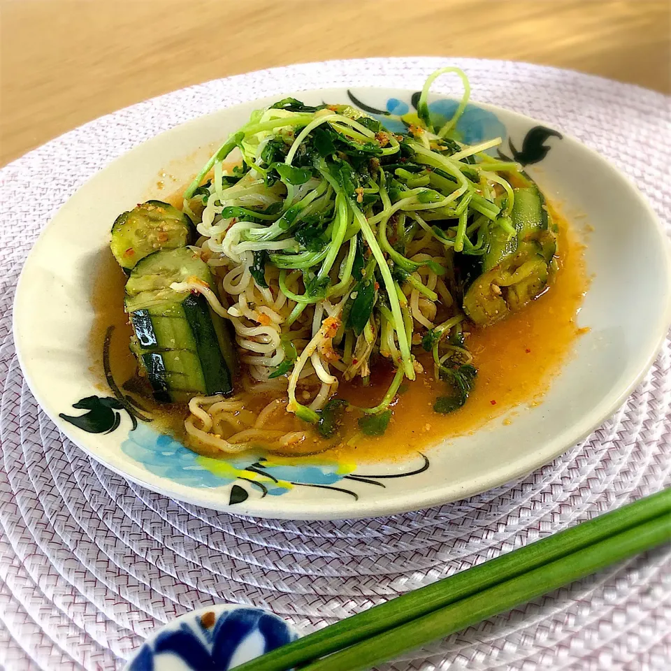 Cold Noodles／豆苗ときゅうりの冷麺、サムジャンフレーバー🌿|angiee♡さん