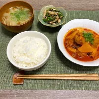 鶏手羽元と大根のピリ辛煮 ピーマンとササミの塩昆布和え なめこの味噌汁|萌伽さん