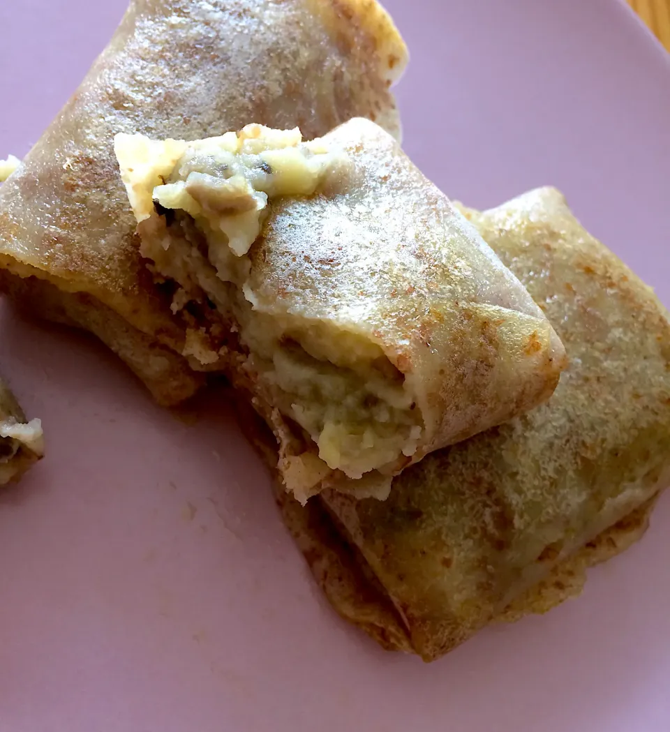 Savoury crepes filled with mashed potatoes and mushrooms|MissYumYumさん