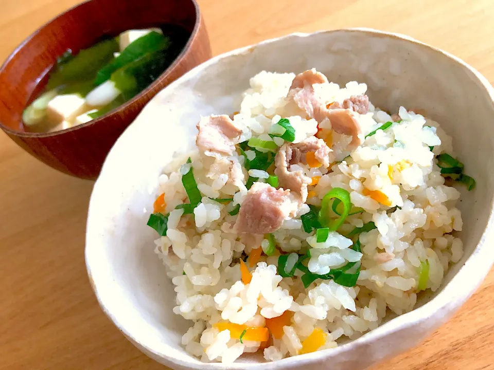 豚バラ炊き込みご飯、豆腐とわかめのお味噌汁|harukaさん