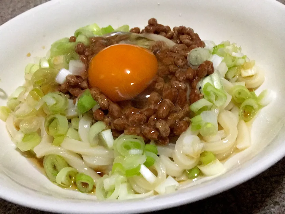 納豆釜玉うどん|ちゃびきゅさん