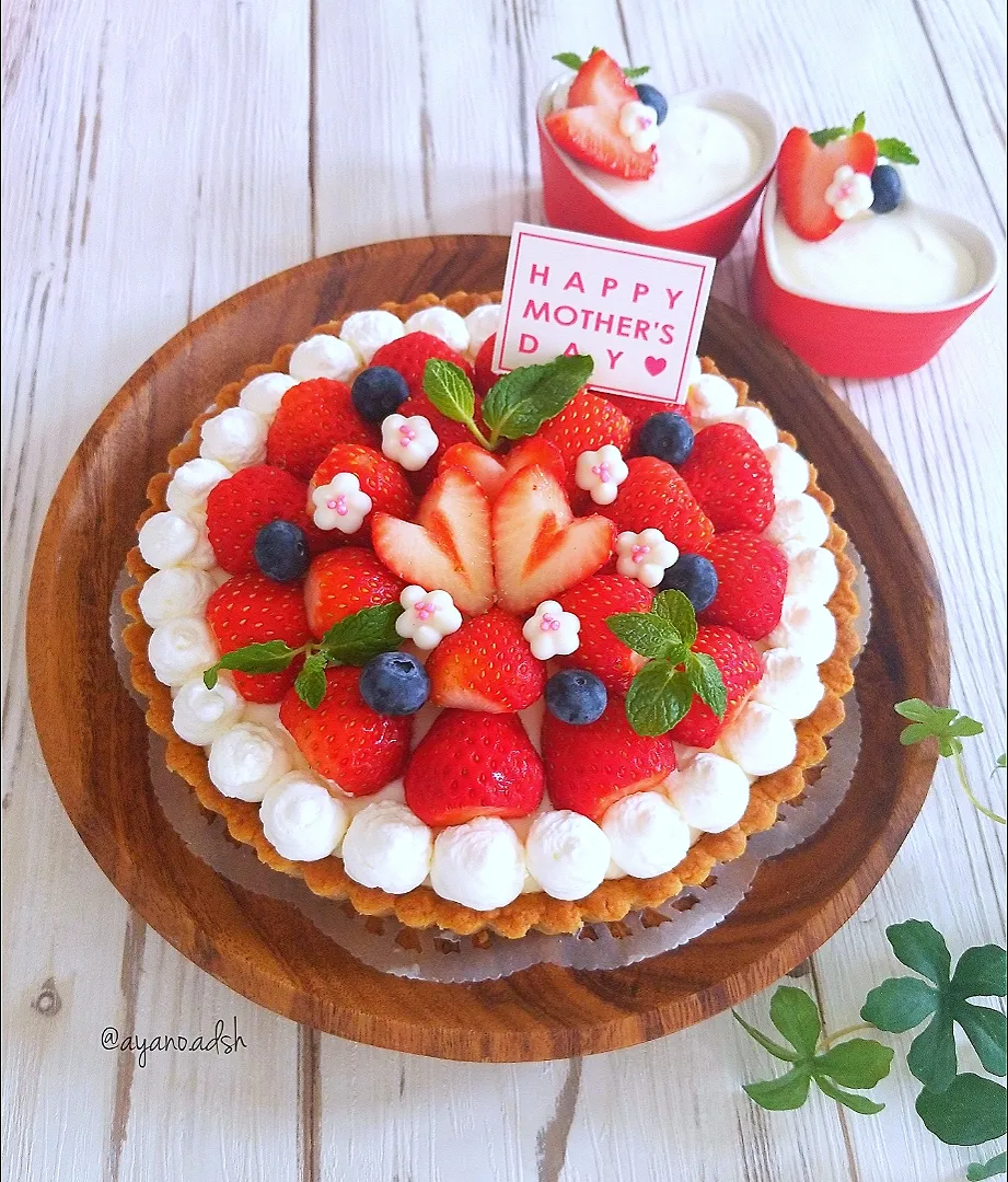 母の日にイチゴ🍓レアチーズタルト|ayano.adshさん