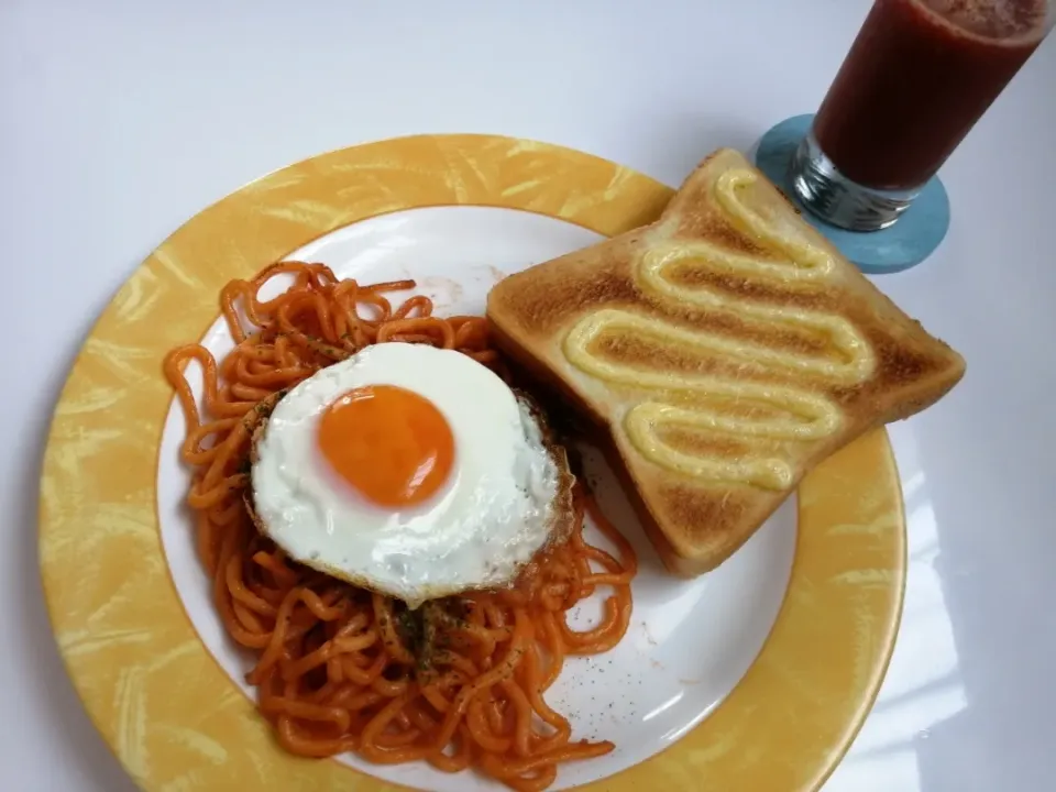 朝は、目玉焼きオンザイタリアンとマヨトースト☆|Kojiさん