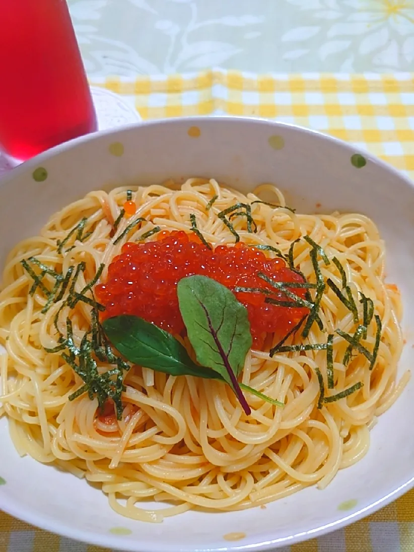 イクラパスタ🍝
昼から一杯🍷|🍒ふみりん🍒さん