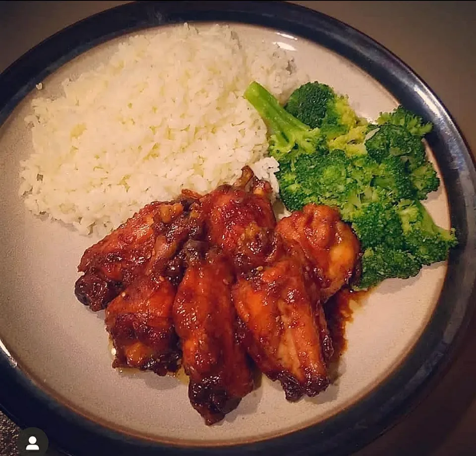 Keke Braggs's dish Teriyaki chicken wings, white rice and broccoli|Kekeさん