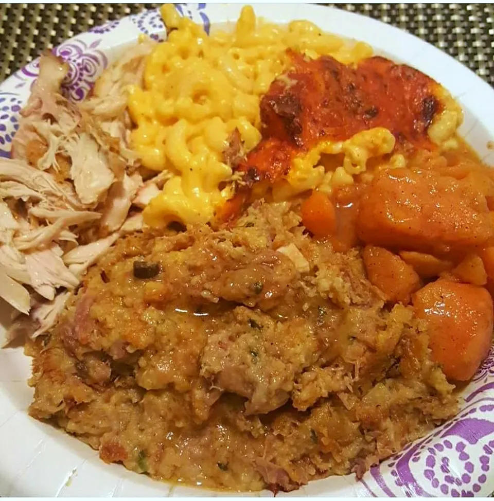 Keke Braggs's dish Turkey, homemade macaroni and cheese, homemade cornbread dressing and  yams|Kekeさん