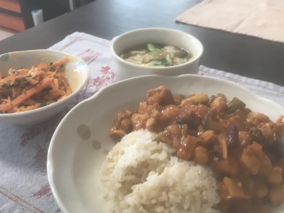 昨日の残りのチリコンカンをカレーに変身のランチ。|Hideさん