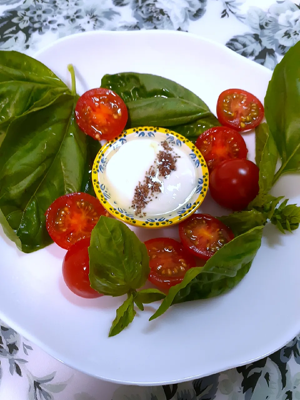 🔷🍅プチトマトと🍃バジルのヘルシー🥗サラダ🔷|@きなこさん