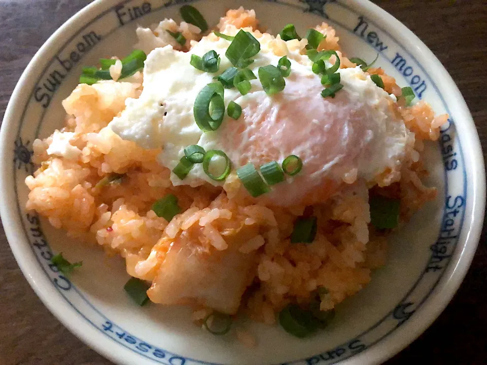 日曜の昼！キムチ炒飯〜目玉焼のせ|みよっしーさん