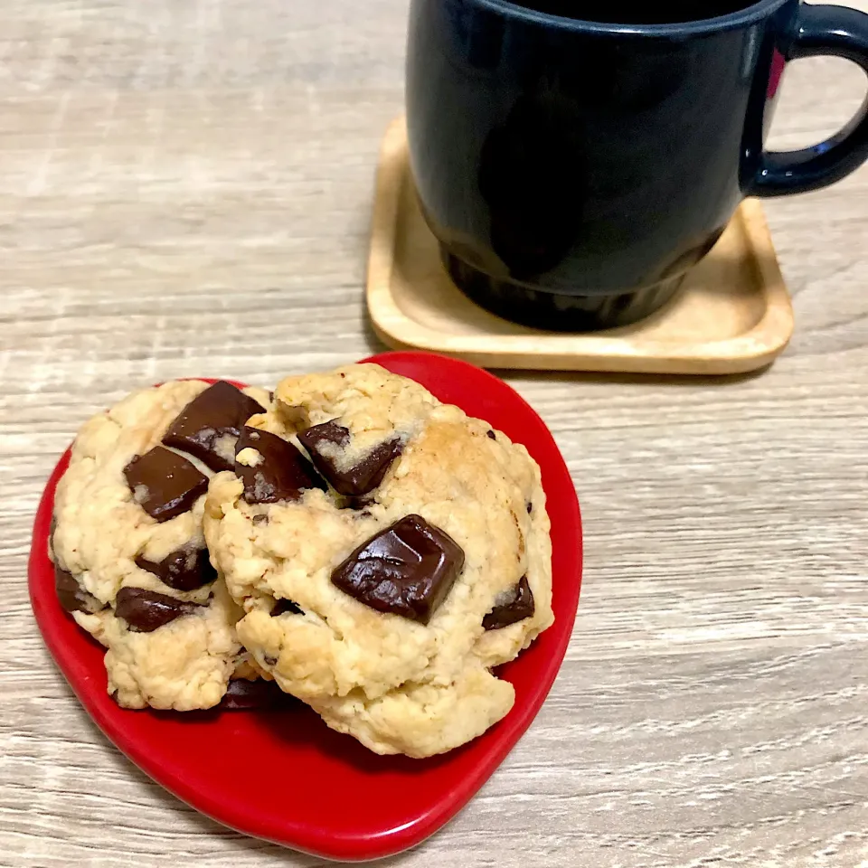 Snapdishの料理写真:スタバ風チョコレートチャンクスコーンのおやつ|ゆかｕさん