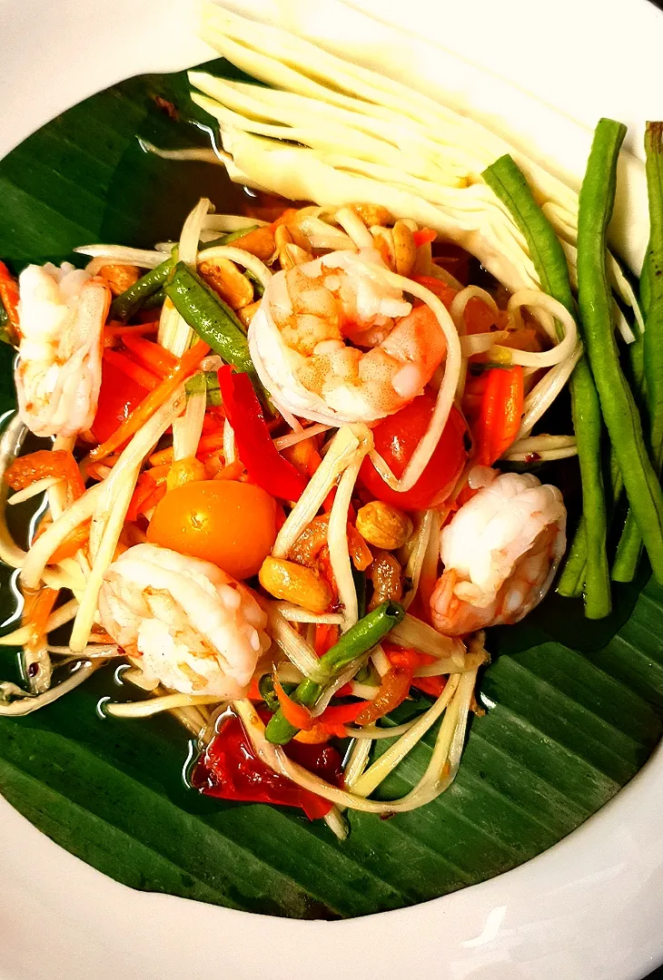 Snapdishの料理写真:Som Tam Kung 
papaya salad with shrimps|Pmp Meyerさん