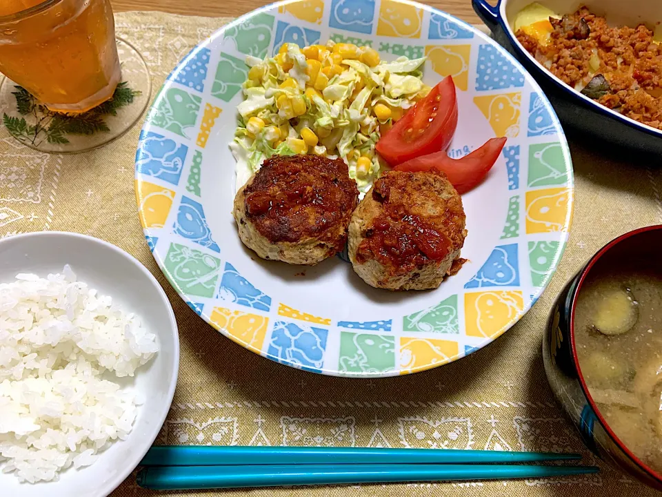 Snapdishの料理写真:ごはん＊チーズインハンバーグ＊コールスロー＊お味噌汁|maiさん