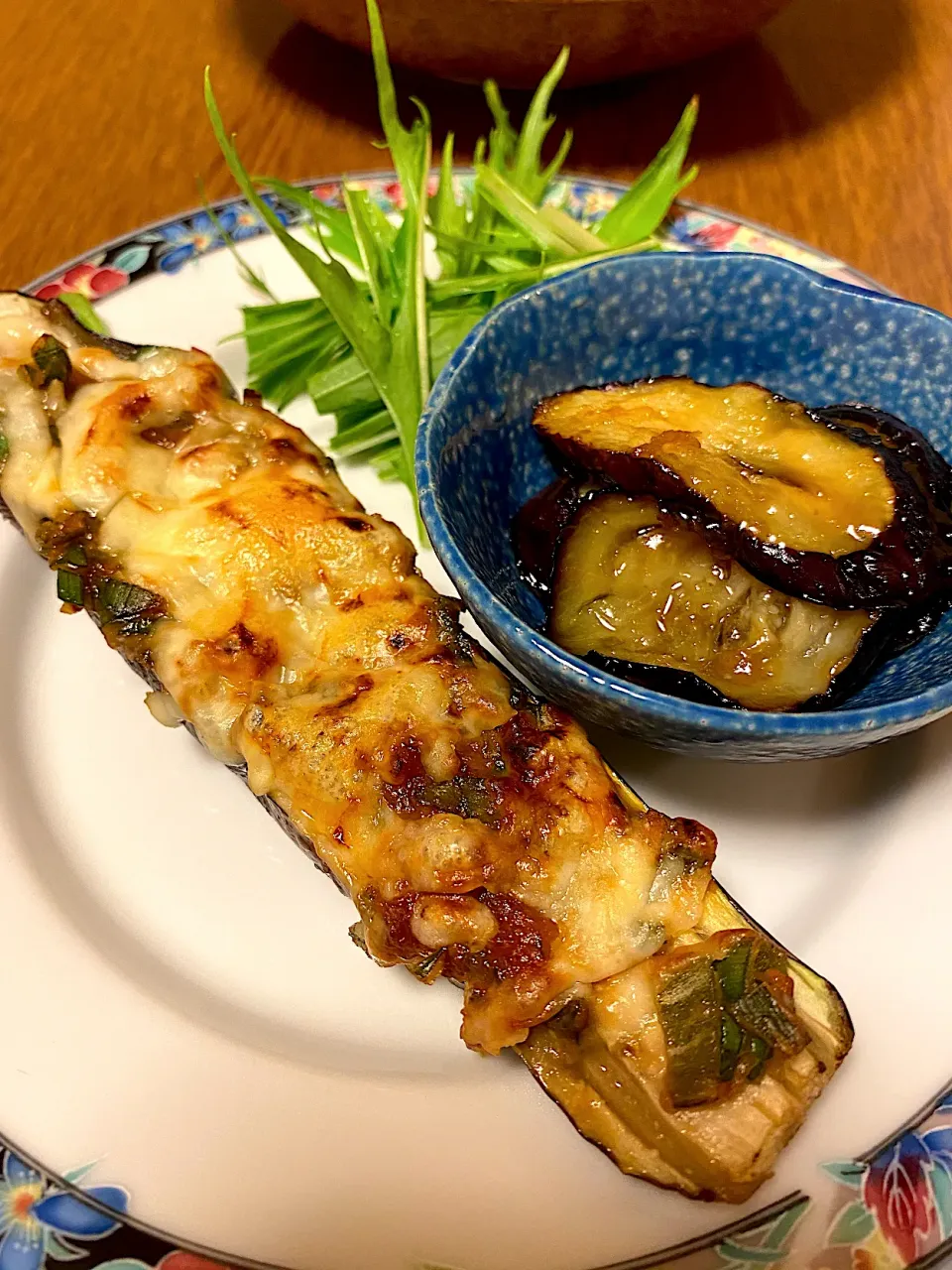 Snapdishの料理写真:なすの味噌チーズ焼きとなすの生姜焼き|tomoさん