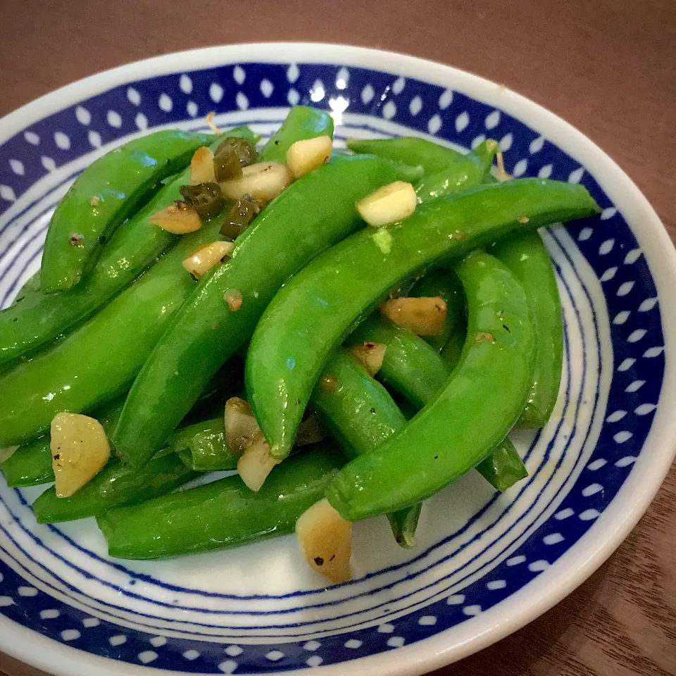 Snapdishの料理写真:スナップエンドウのペペロンチーノ🌶|べべべさん