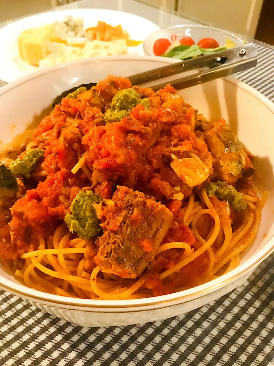 Snapdishの料理写真:☆水曜日の朝パスタ☆実は日曜日〜サバ缶のトマトソース🥫バジル風味|静香さん