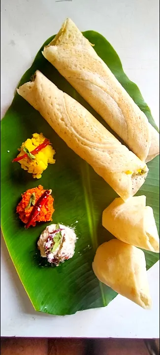 masala dosa 
masala aaloo 
coconut chutney
tomato chutney|vijjuwilflyforfoodさん