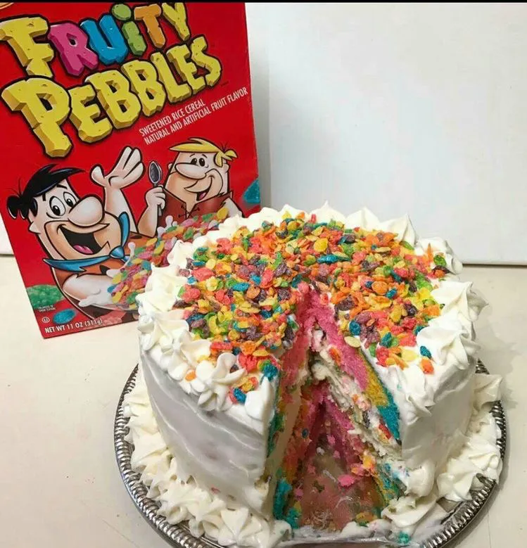 Snapdishの料理写真:Fruity pebbles cake|Jaedonさん