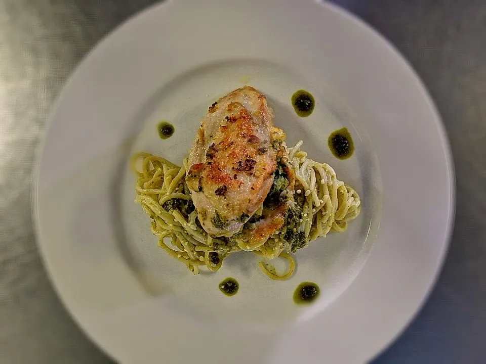 #Panseared chicken breast fillet stuffed with spinach and mushroom.
#Pesto pasta|Milky Elgaさん