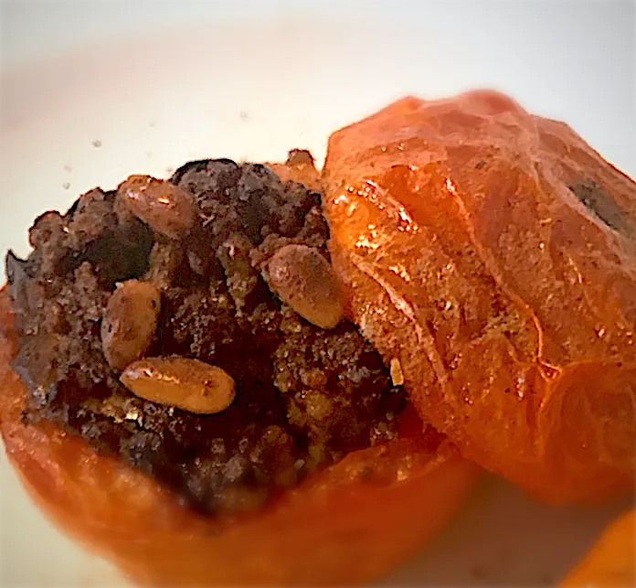 Meat-and-pine stuffed tomato|Lanaさん