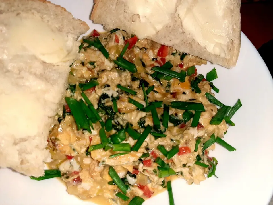 spinach-paprica-onion scrambled eggs|Momoさん