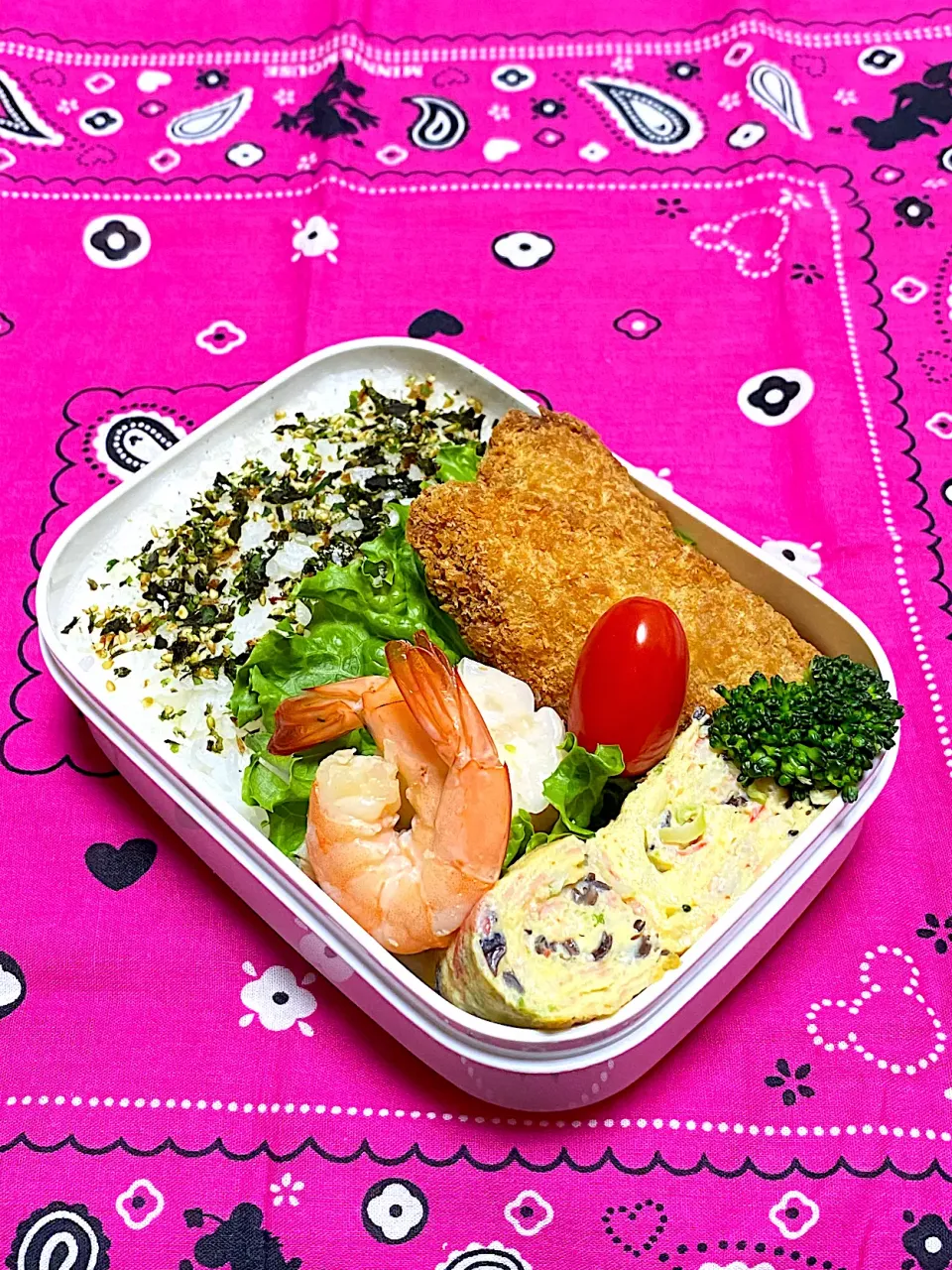 Snapdishの料理写真:息子のお弁当(リク､業スーの毎日まぐろカツ入れて～❣️)|かあたんさん