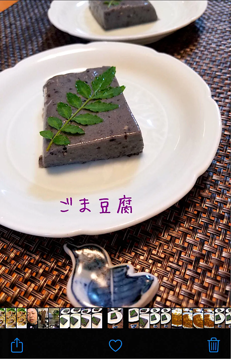 Snapdishの料理写真:マダム とんちんさんの料理 ぱぱっと簡単5分で出来る~材料4つのもちっと美味しい胡麻豆腐|MOMO-chan☻さん